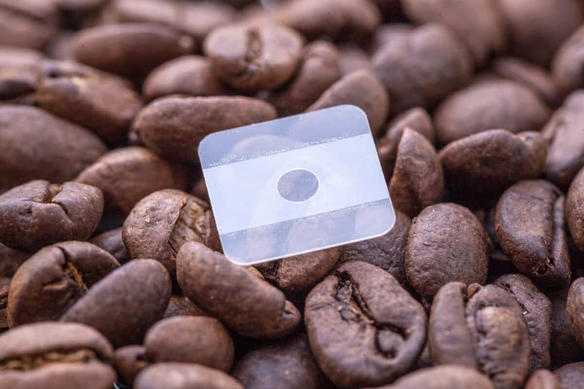 Mini coffee valve for small packaging