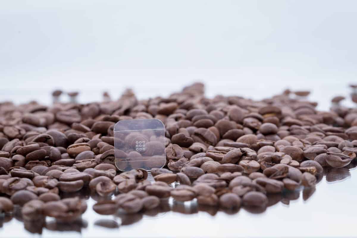 One-way degassing coffee valve with filter