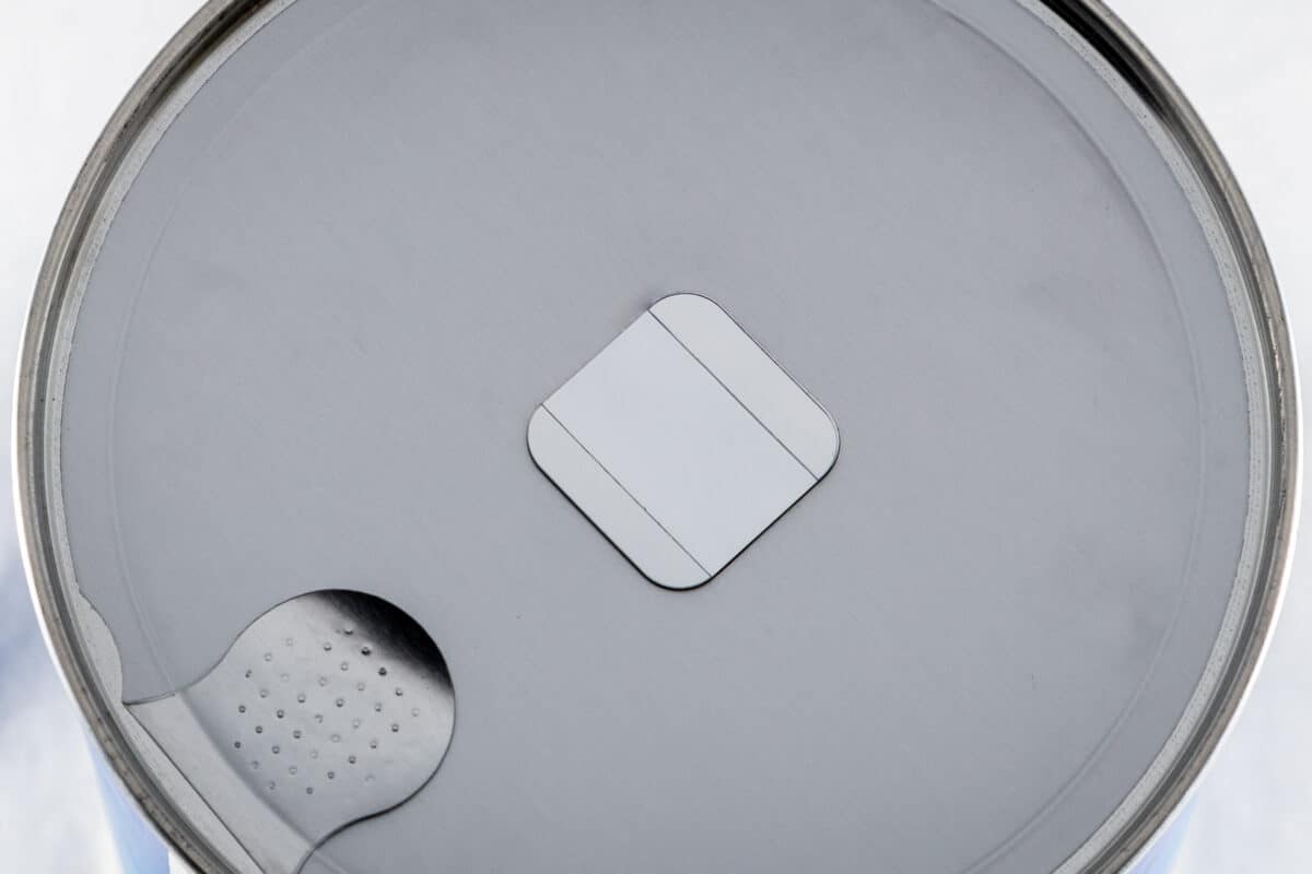 Package degassing valve for metalized packaging